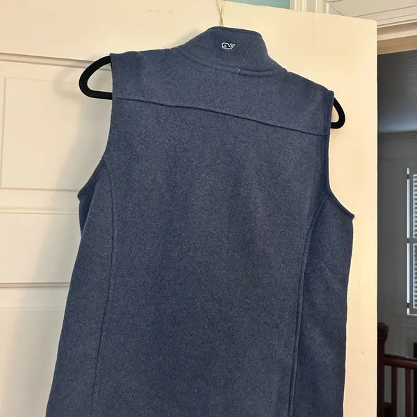 Vineyard Vines Navy Vest Size Medium - Image 3