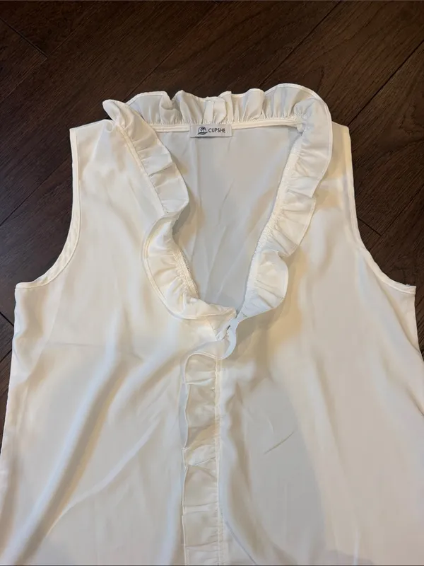 Cupshe White Ruffled V-Neck Sleeveless Top Medium - C66-005 - Image 3