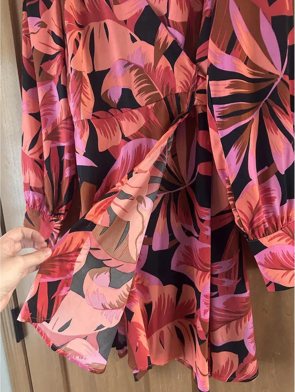 NWT Dress Forum Floral Wrap Mini Dress Pink Long Sleeve Women’s Medium - Image 5