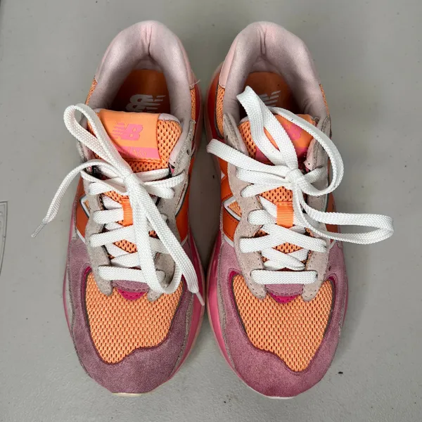 New Balance 57/40 Suede Valentines Day Sneakers Size 6.5 - Image 3