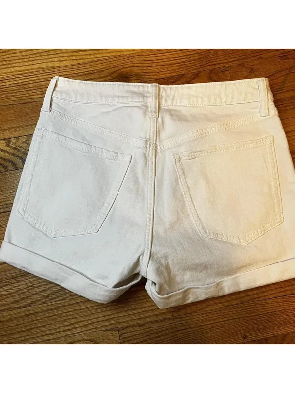 Old Navy Women's White and Cream Shorts - Image 4