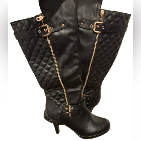 TOP MODA Women’s Quilted Buckle Low Heel Zipper Knee High Boots. Size 8 - Image 2