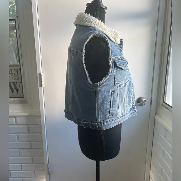 Judy Blue Shearling Lined Denim Vest small‎ layered streetwear transitional - Image 4