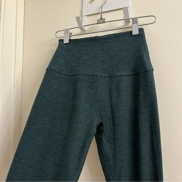 Beyond Yoga Caught in the Midi Leggings XS - Image 3