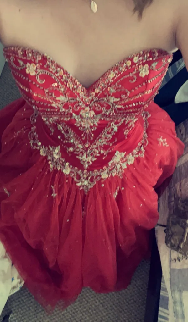 Prom Dress Red Size 4 - Image 4