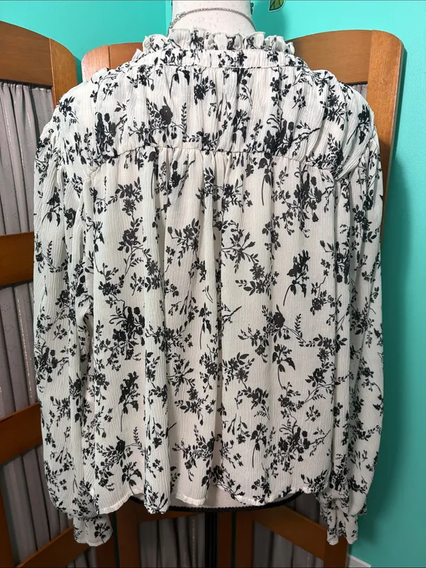 Lulu's Black & White Floral Ruffle V-Neck Blouse - Image 8