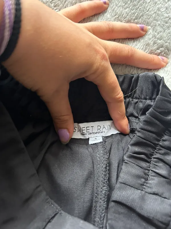 black pants - Image 2