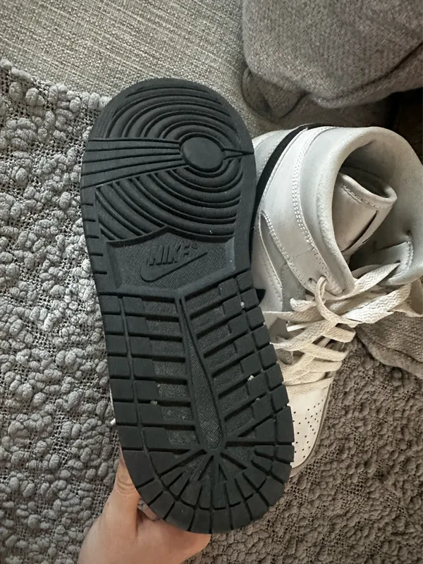Nike air jordan 1 mid  - Image 6