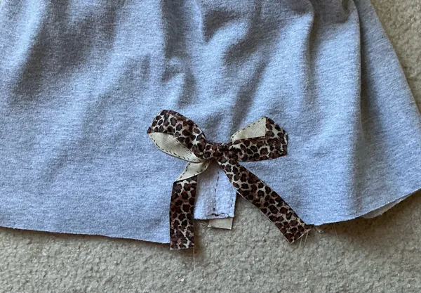 Cheetah Print Bow Sweatshirt Gray Size M - Image 5