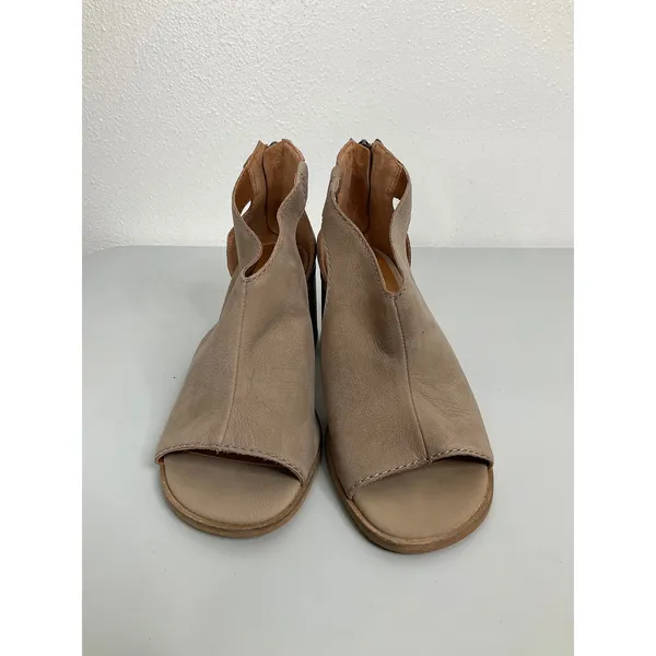 Lucky Brand Taupe Leather Cutout Peep Toe Block Heel‎ Booties Sandals Womens 8M - Image 2