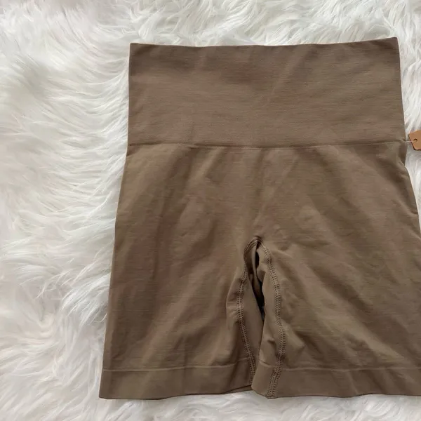 Skims Soft Smoothing Seamless Short Desert Size Small - Image 3