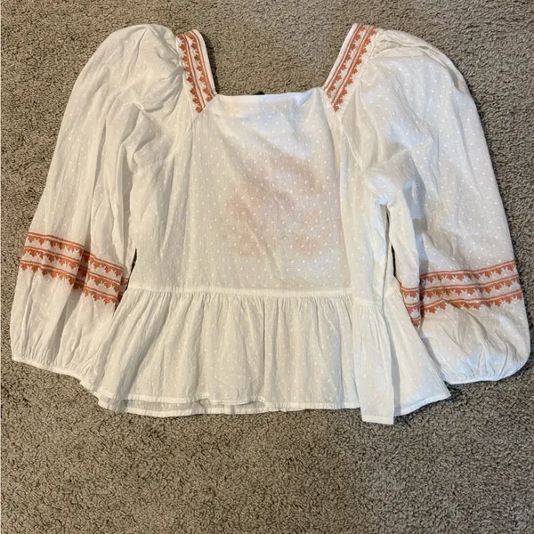 Universal Threads White Blouse with Embroidery - Image 2