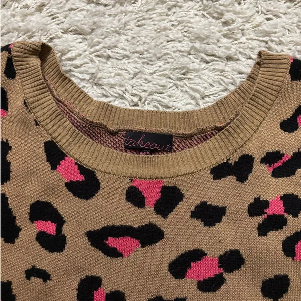 Takeout Sweater Women’s Size XS Leopard Print 1/4 Sleeve Sweater - Tan and Pink - Image 5