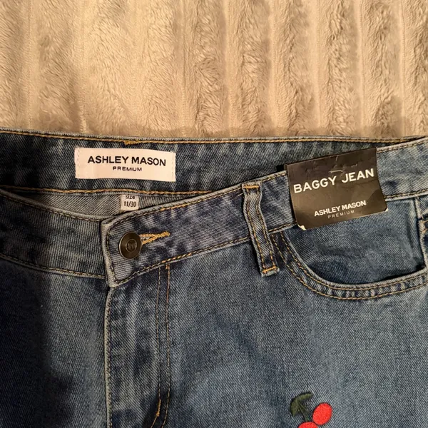 Ashley Mason Premium Baggy Jeans Womens 11/30 Light Wash Cherry Embroidered Y2K‎ - Image 4