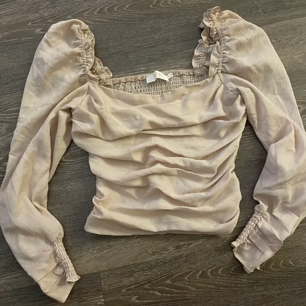 NWOT the Label Ruched Smock-Back Long Sleeve Blouse in Blush. Size Small - Image 6