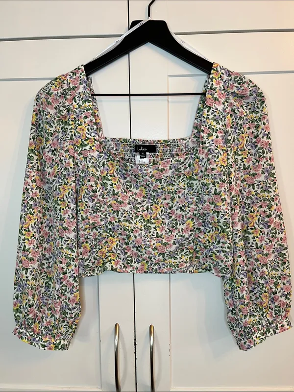 Lulu's Even Sweeter Floral Cropped Blouse with Puff Sleeves - Size Medium - Image 2