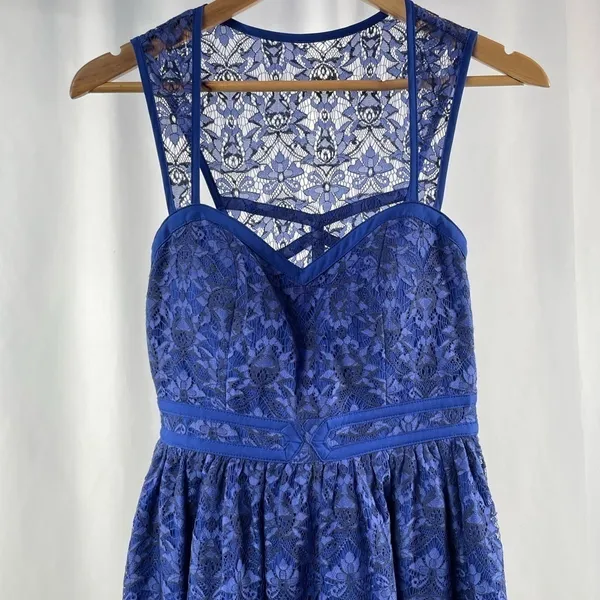 A. Drea Sweatheart Neckline Racerback Lace Mini Dress in Blue‎ Size Small - Image 5