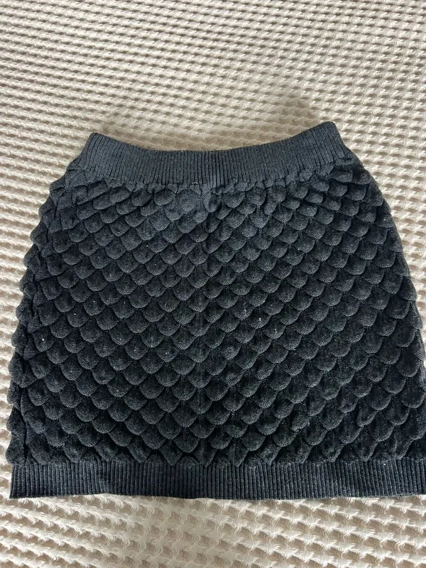Black textured knit mini skirt with repeating scale-like pattern #mini #knit - Image 2