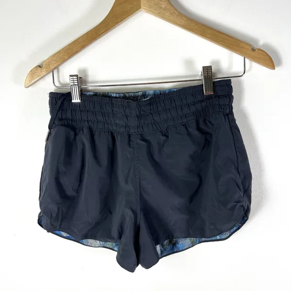 Lululemon Tracker Shorts Reversible Blue 4” Inseam Women’s Size 4 Choose A Side‎ - Image 6