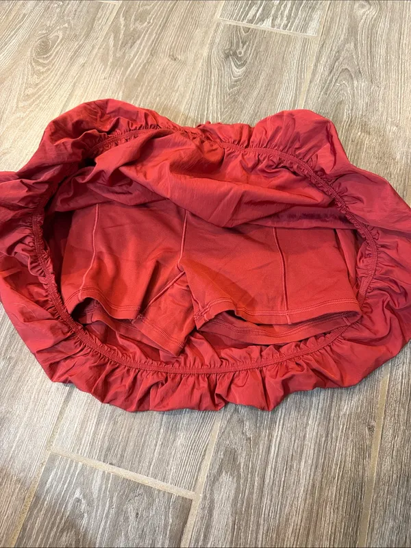 Aerie Women's deep Red Bubble Skirt skort with built in bike shorts EUC size XS - Image 3