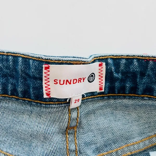 Sundry Blue Jean Shorts with Distressed Embroidered Star Accents Size 29 - Image 5