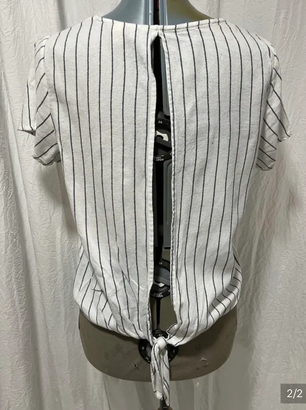 Roxy White Button Front V Neck with Pinstripes Size XS - Image 2