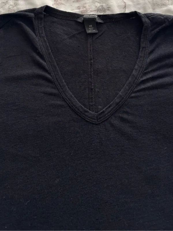 Banana Republic Black 100% linen Short-Sleeve V-Neck Knit t-shirt, size XS - Image 11