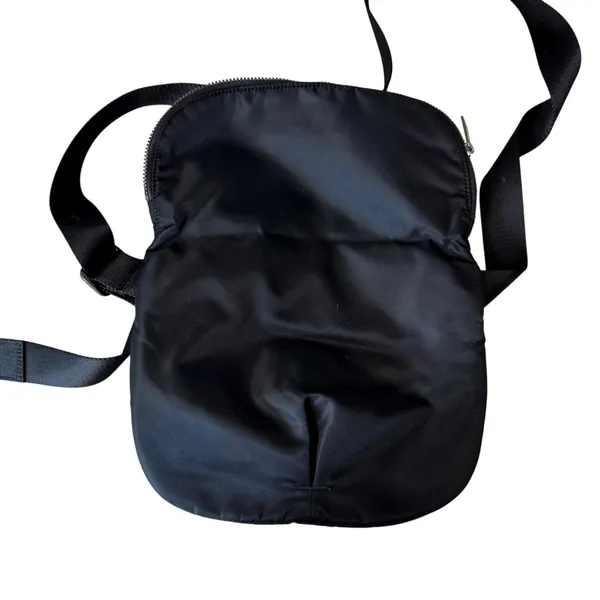 Lululemon Womens Black Lightweight Slim Nylon Crossbody Belt Bag NWOT - Image 4