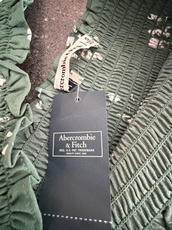 Abercrombie & Fitch NWT Green Floral Smocked V-Neck Long Sleeve Crop Top Blouse - Image 5