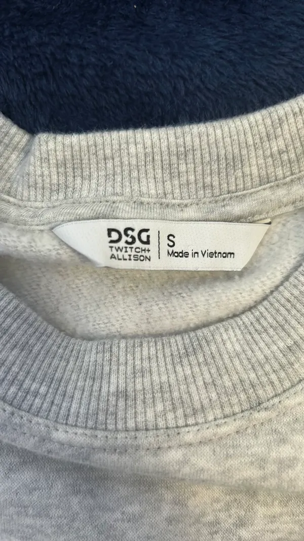 DICK'S Sporting Goods Grey Cropped Sweat Shirt - Image 3