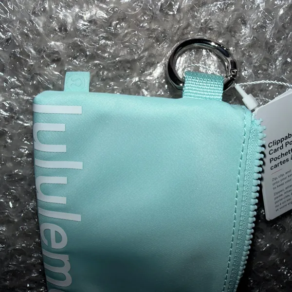 Lululemon Clippable Card Pouch - Image 4