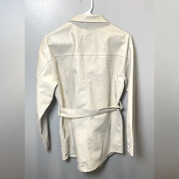 Le Lis Women's Beige‎ Faux Leather Jacket Trench Coat Size Medium - Image 2
