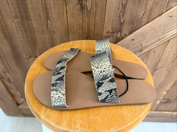 J.Crew Women’s Snake Print Flat Sandals Size 7 New - Image 2