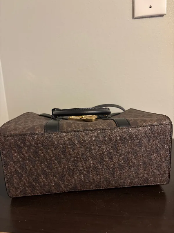Michael Kors Handbag Crossbody - Image 8