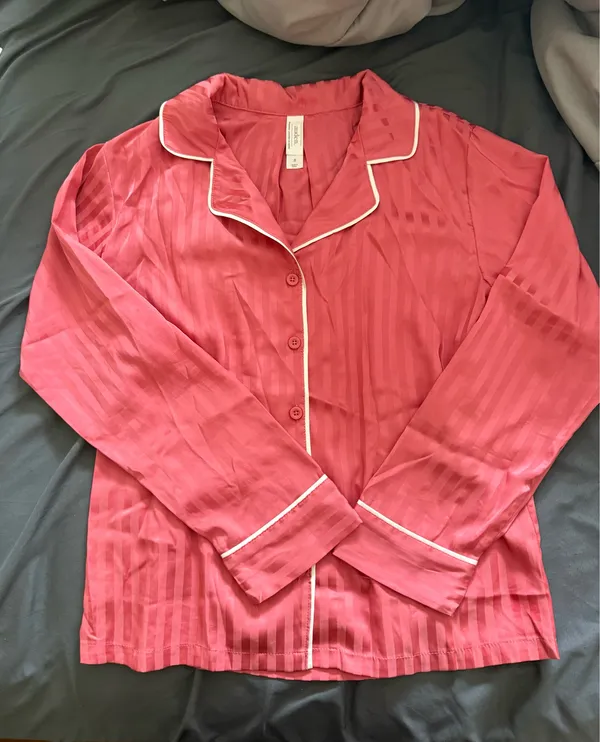 Auden Coral Pink Satin-Stripe Pajama Set with White Piping - Image 4