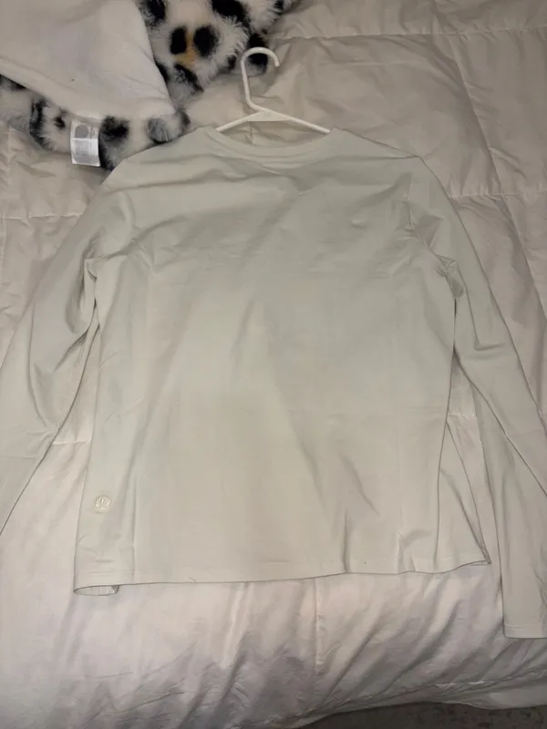 Lulumari nwot lululemon organic cotton long sleeve crew neck shirt - Image 4