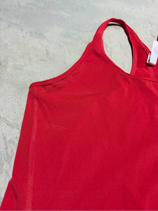 Under Armour NWT Women's Red Performance Racerback Tank large - Image 3