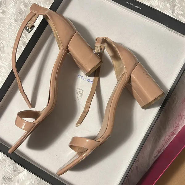 BCBGeneration Pre-owned Talia Sandal Heel, size 8. - Image 2