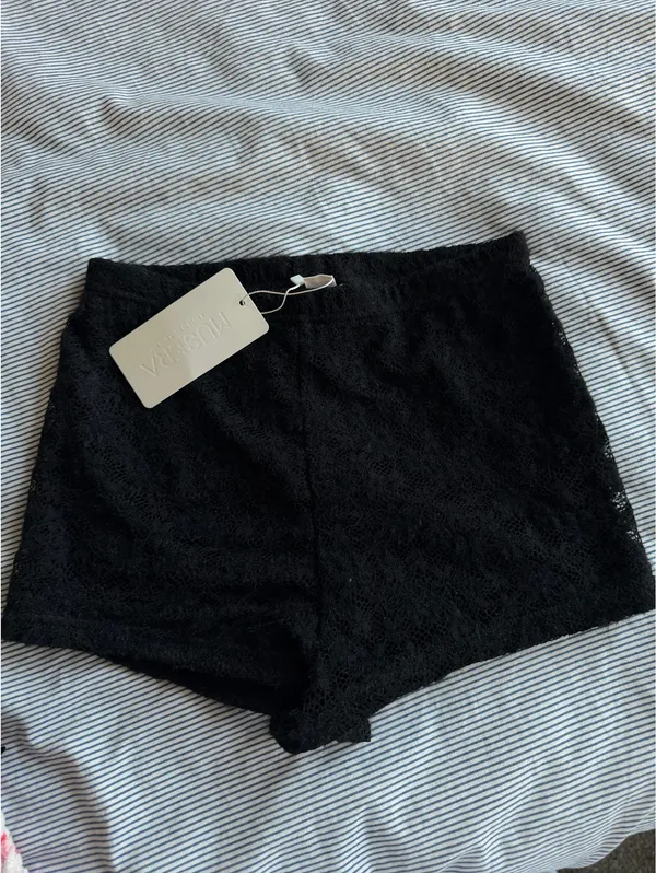 Shein lace shorts - Image 2