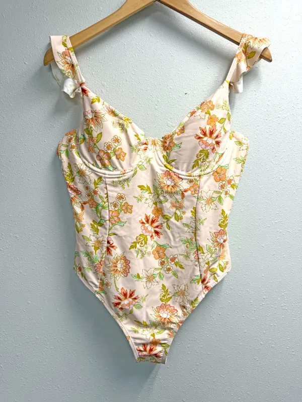 *NEW* Cupshe Floral Frenzy Tummy Control One-Piece Swimsuit - Image 5