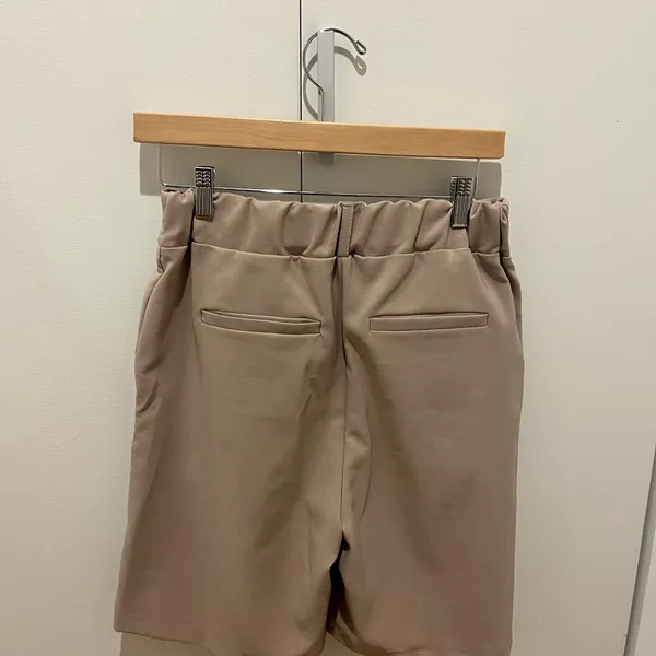 Tan Women's Shorts Size 2 - Image 2