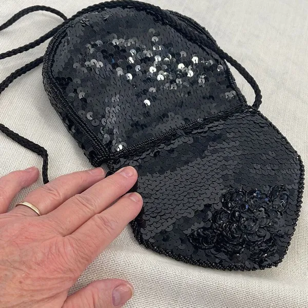 Vintage Magid, hand made sequined beaded crossbody bag - Image 3