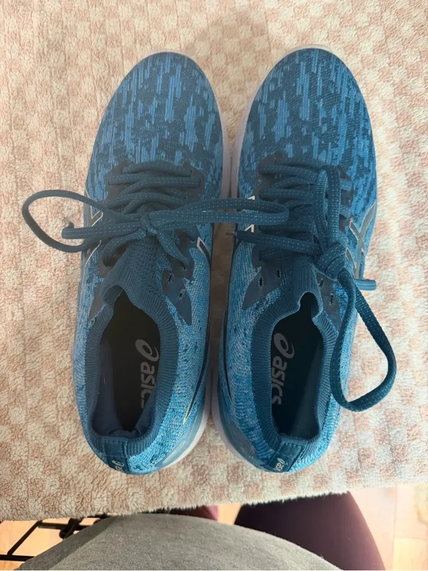 ASICS gel nimbus 23 sz 10 - Image 2