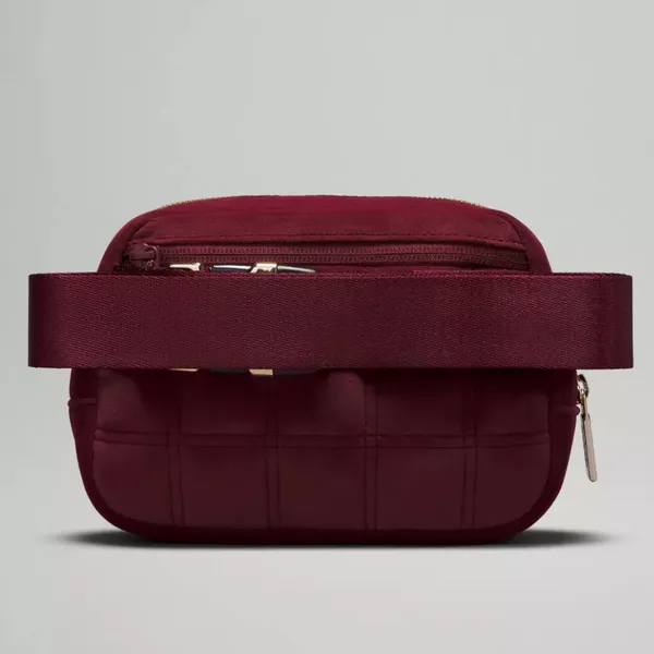 Lululemon Everywhere Belt Bag Quilted Velour Wine Berry Velvet Crossbody Bag NWT - Image 4