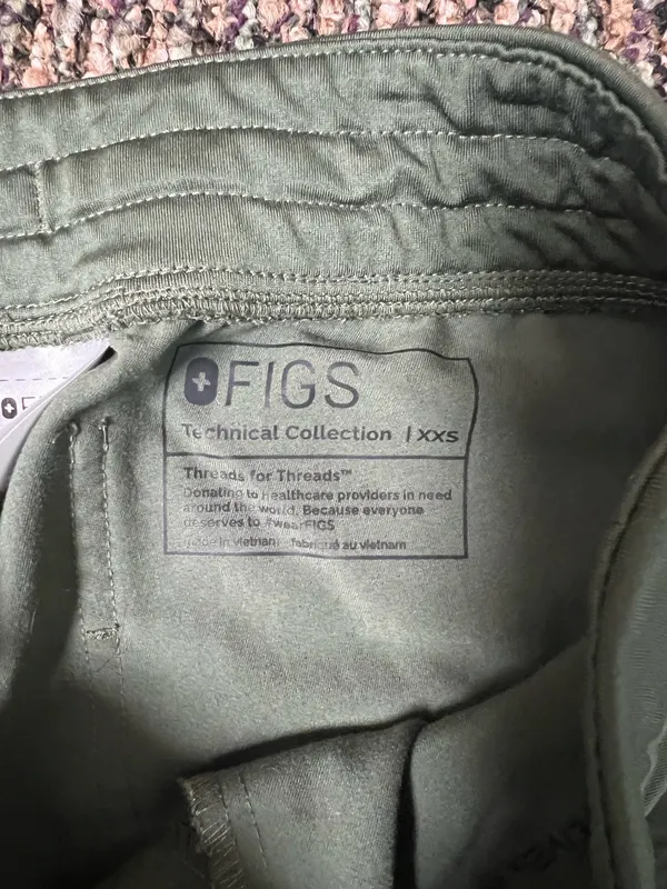 Figs scrub pants and top - Image 3