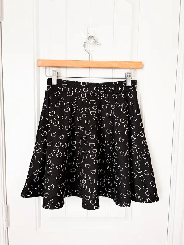 Hot Topic Black Skater Skirt with White Cat Head Print Size XS - Image 3