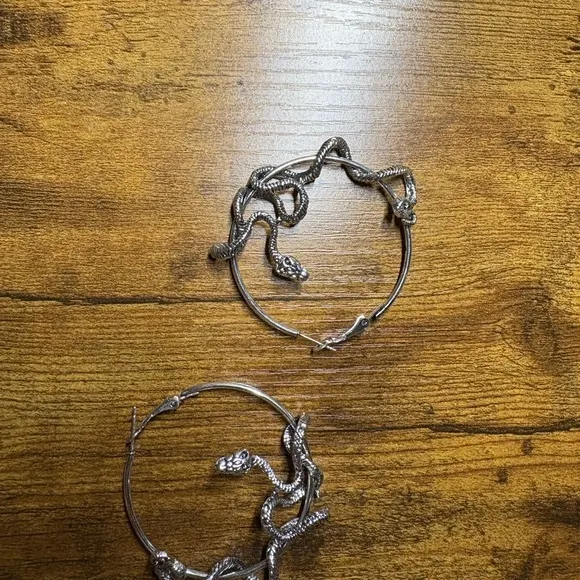 Snake Wrap Hoop Earrings Dark Gothic‎ Punk Medusa Style Silver Tone new - Image 5