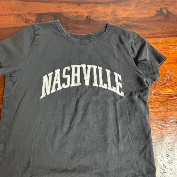Hollister Nashville Graphic Crop Women's‎ Size Small Charcoal Gray Short Sleeve - Image 2