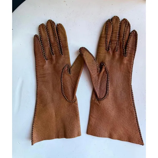 Vintage Caramel Brown Leather Gloves with Decorative Stitching - Image 2