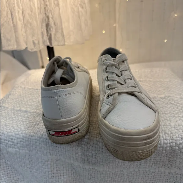 Steve Madden Classic White Sneakers - Image 3